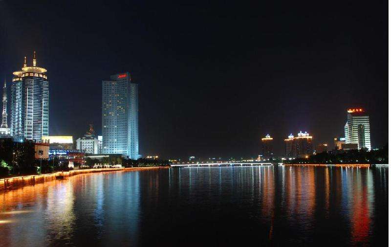 城市一江两岸亮化工程